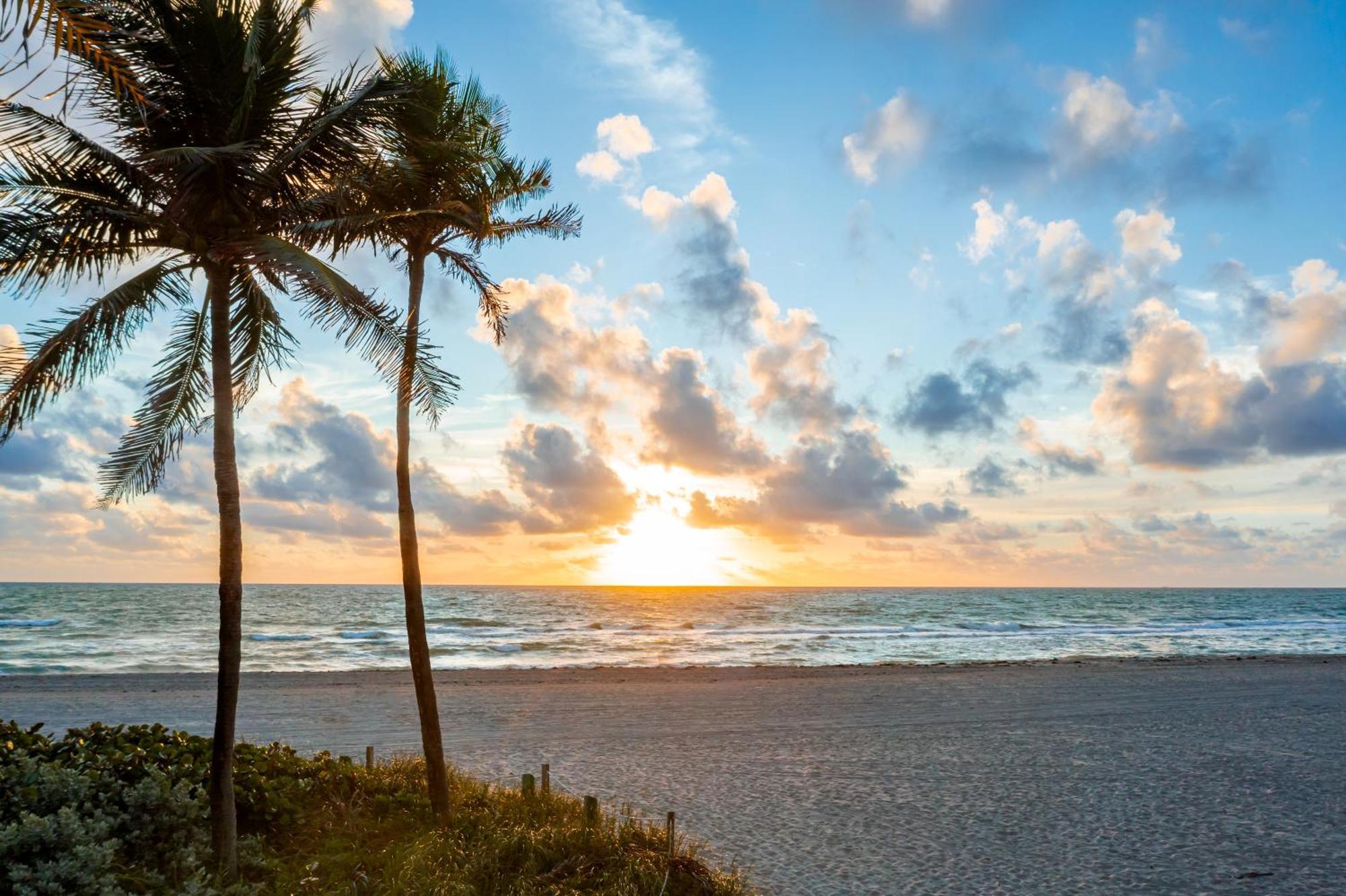 Enchanted Isle Hollywood Beach Resort Bagian luar foto